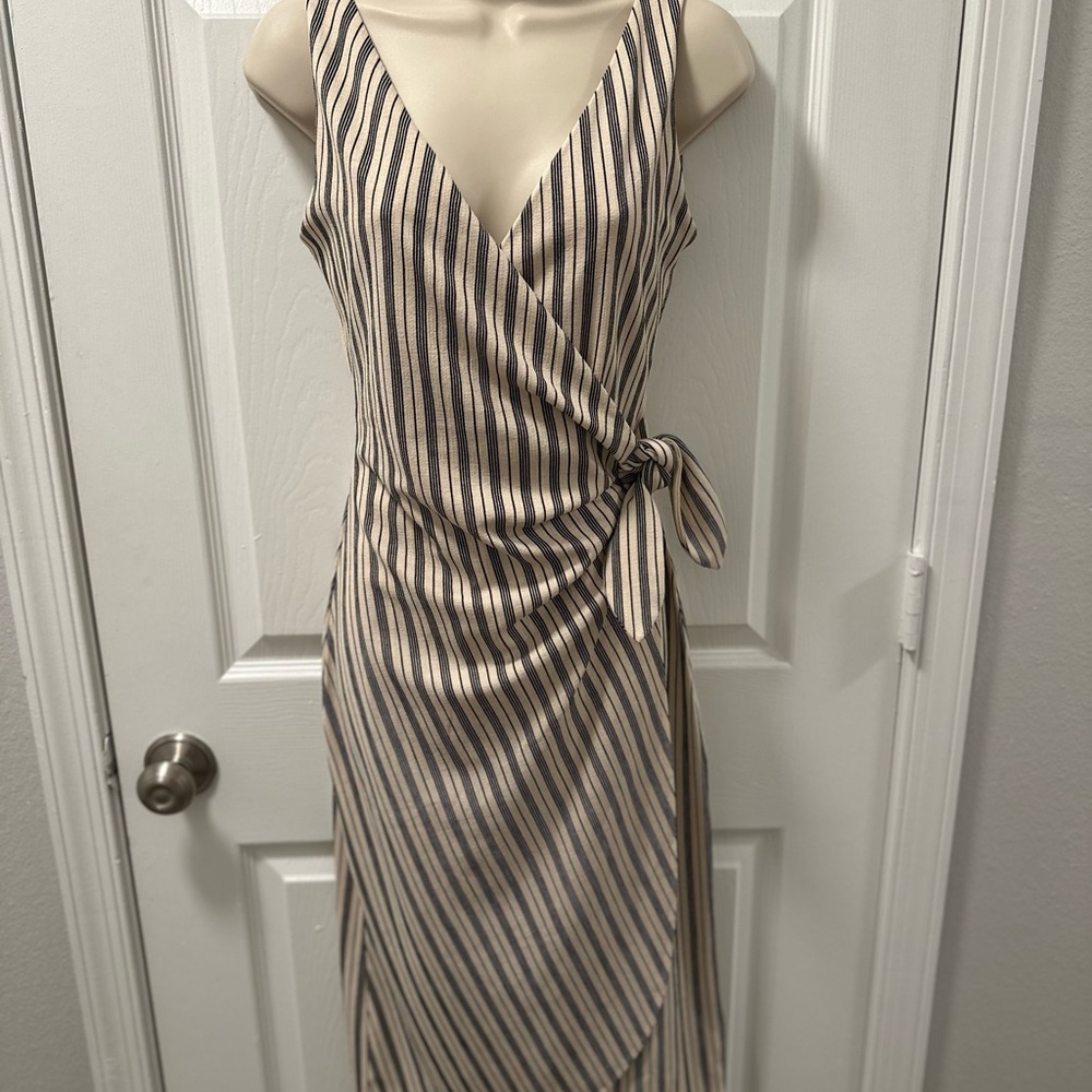 H&M Tan and White Sheath Midi Dress V-Neck Tie Front